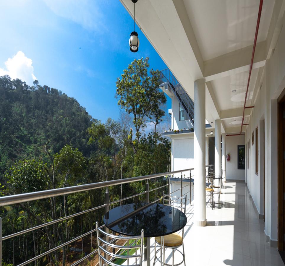 Hostess Thekkady Hotel Екстериор снимка